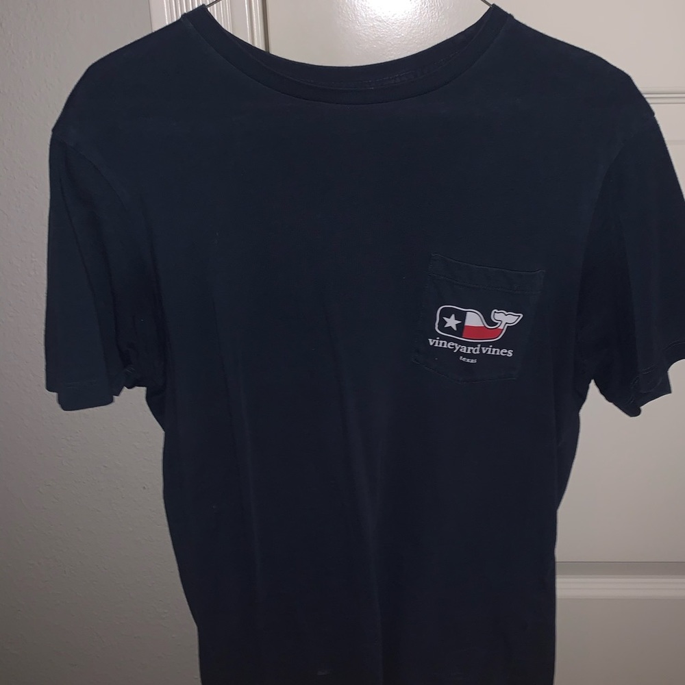 Vineyard Vines tee shirt.